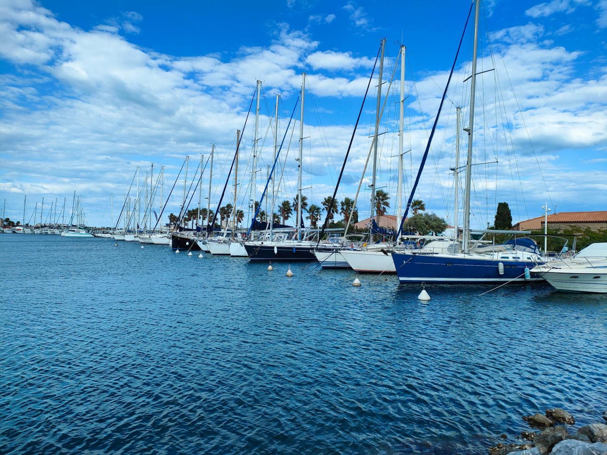 Gruissan, Studio Cabine, Au Calme Vue Degagee Sur Marina Exterior photo
