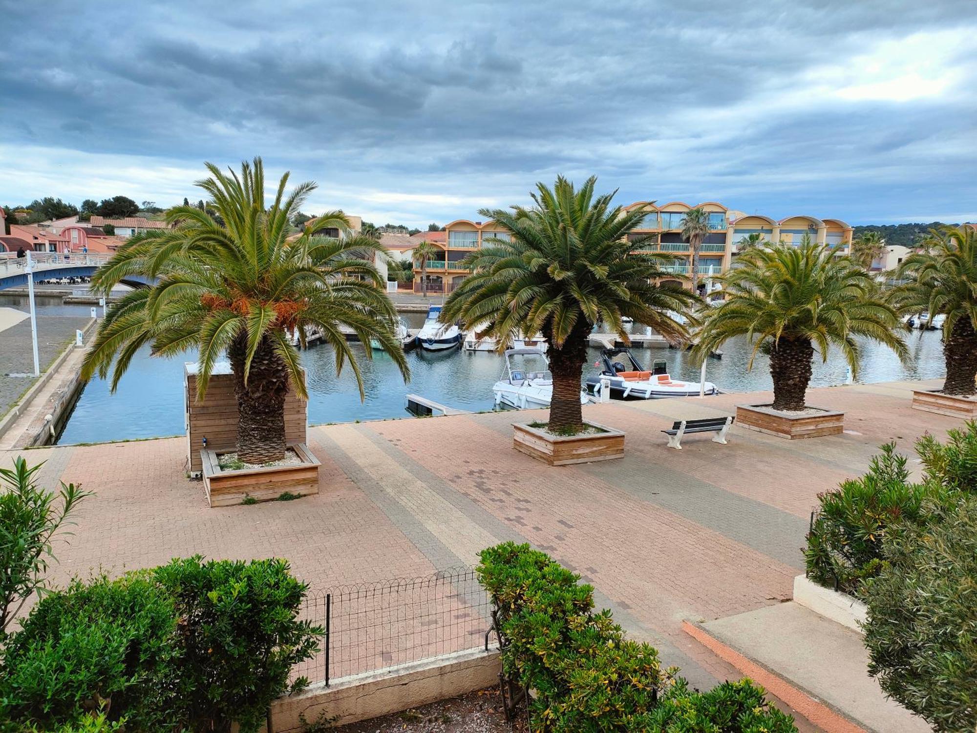 Gruissan, Studio Cabine, Au Calme Vue Degagee Sur Marina Exterior photo
